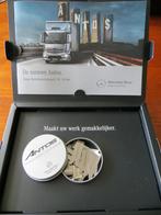 Mercedes-Benz Antos: folder en paperclips in blikken doosje, Nieuw, Ophalen of Verzenden, Mercedes