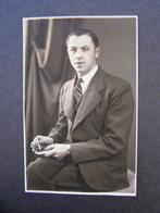 Portret foto MODERN, Utrecht: Jongeman ca. 1945, Verzamelen, Foto's en Prenten, Ophalen of Verzenden, 1940 tot 1960, Gebruikt