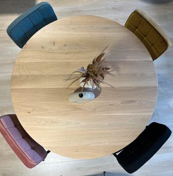 Showroommodel: Massief eiken ronde eettafel met stoelen! beschikbaar voor biedingen