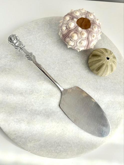 Taartschelp met roosje, Antiek en Kunst, Antiek | Bestek, Ophalen of Verzenden
