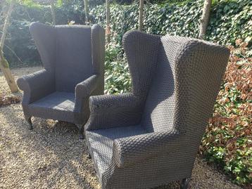 2 Borek Collins chairs beschikbaar voor biedingen
