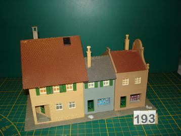 193) H0 Pola Hoekhuis met 2 Winkels beschikbaar voor biedingen
