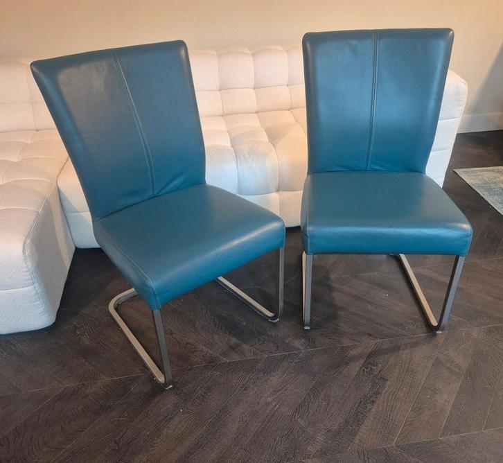 Set van 2 blauwe eetkamerstoelen, Huis en Inrichting, Stoelen, Gebruikt, Twee, Leer, Metaal, Blauw, Ophalen
