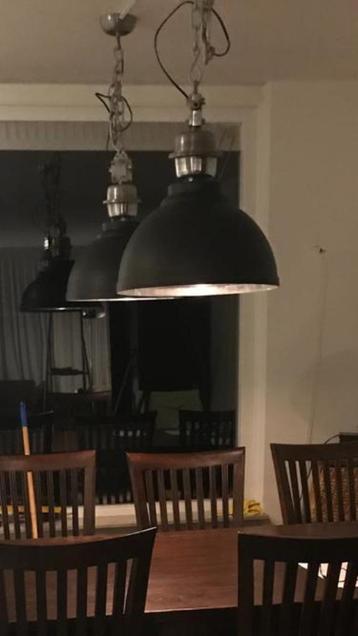 Industriële plafondlampen. 2 stuks. Met dimbare ledlampen. beschikbaar voor biedingen