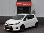 Toyota Yaris 1.5 Full Hybrid Aspiration camera LM 4-deurs, Auto's, Euro 5, 1497 cc, Gebruikt, Wit