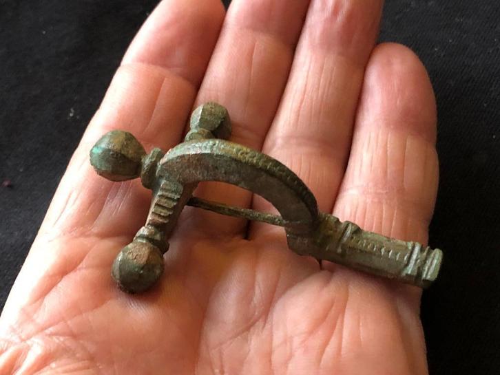 Romeinse KRUISBOOG Fibula mantelspeld SUPER Bodemvondst, Antiek en Kunst, Antiek | Koper en Brons, Brons, Ophalen of Verzenden