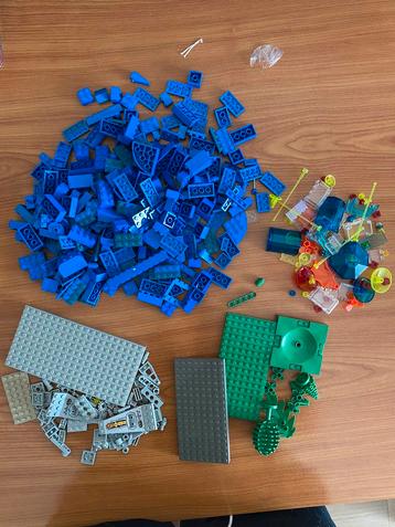 Oude lego partij beschikbaar voor biedingen