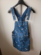 Speels spijkerjurkje maat 40 met bloem. Clockhouse, Kleding | Dames, Jurken, Blauw, Zo goed als nieuw, Knielengte, Clockhouse
