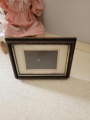 Vintage houten fotolijstje beschikbaar voor biedingen