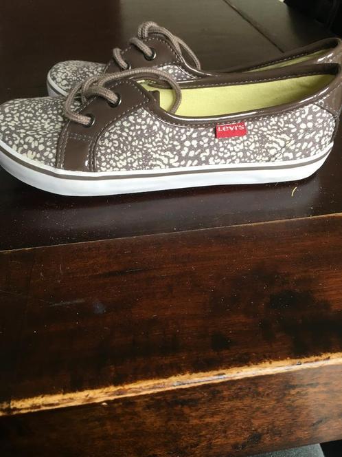 LEVI'S gympen / schoenen bruin / wit NIEUW maat 34 DB, Kinderen en Baby's, Kinderkleding | Schoenen en Sokken, Nieuw, Schoenen