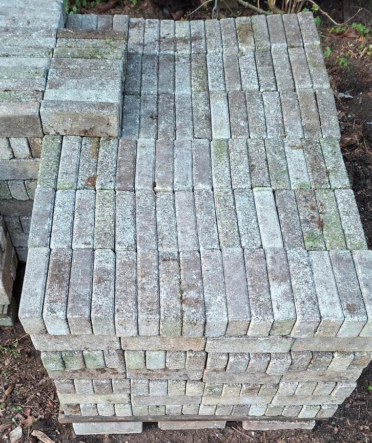 Waaltjes grijs 775 stuks  & wit 210 stuks., Tuin en Terras, Tegels en Klinkers, Gebruikt, Klinkers, Beton, Ophalen