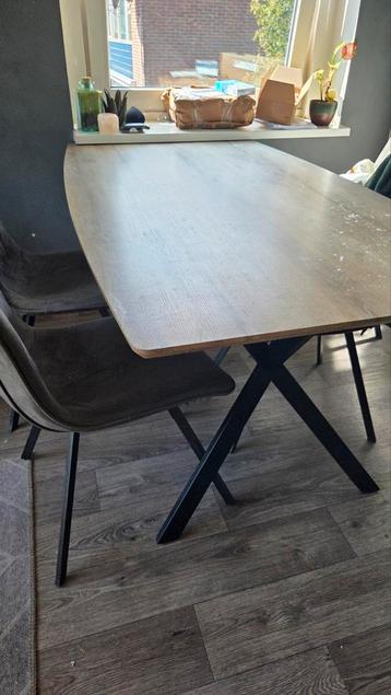 Eetkamertafel 160x200 ovaal blad zwart gepoedercoat frame beschikbaar voor biedingen