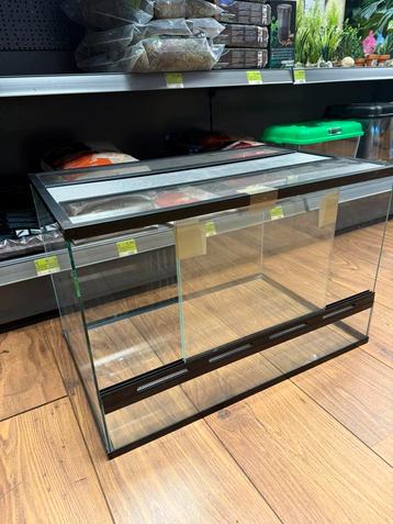 Terrarium 58,5 x 38,5 x 38,5 beschikbaar voor biedingen