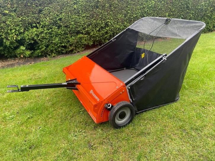 Husqvarna 107cm Opraapwagen / Veger, Tuin en Terras, Hand-tuingereedschap, Zo goed als nieuw, Ophalen
