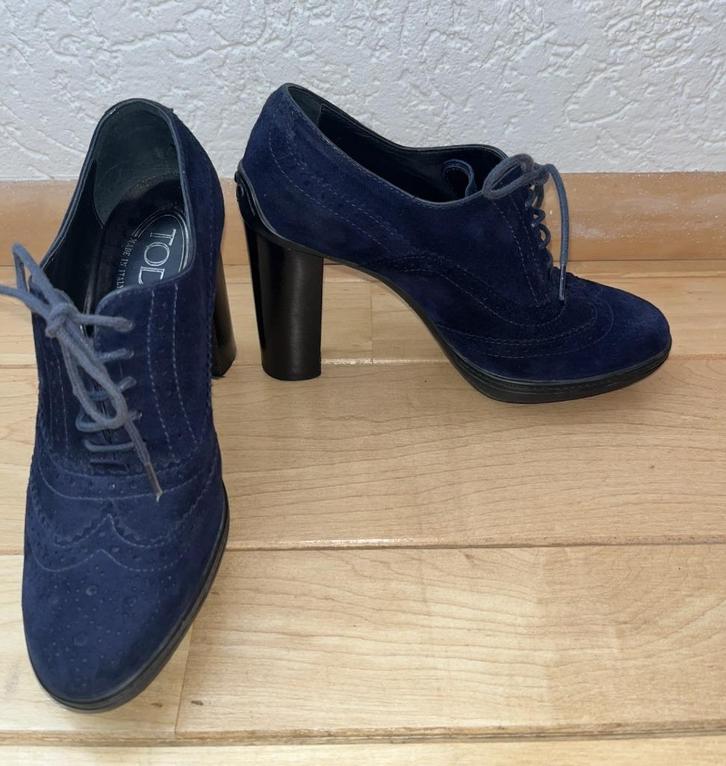 Tod's enkellaarzen maat 35 donkerblauw navy suède hak 9,5 cm, Kleding | Dames, Schoenen, Zo goed als nieuw, Lage of Enkellaarzen