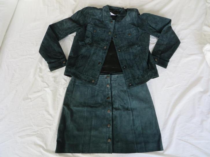 Groene suède rok en blazer, Costes, maat M, Kleding | Dames, Jasjes, Kostuums en Pakken, Zo goed als nieuw, Kostuum of Pak, Maat 38/40 (M)