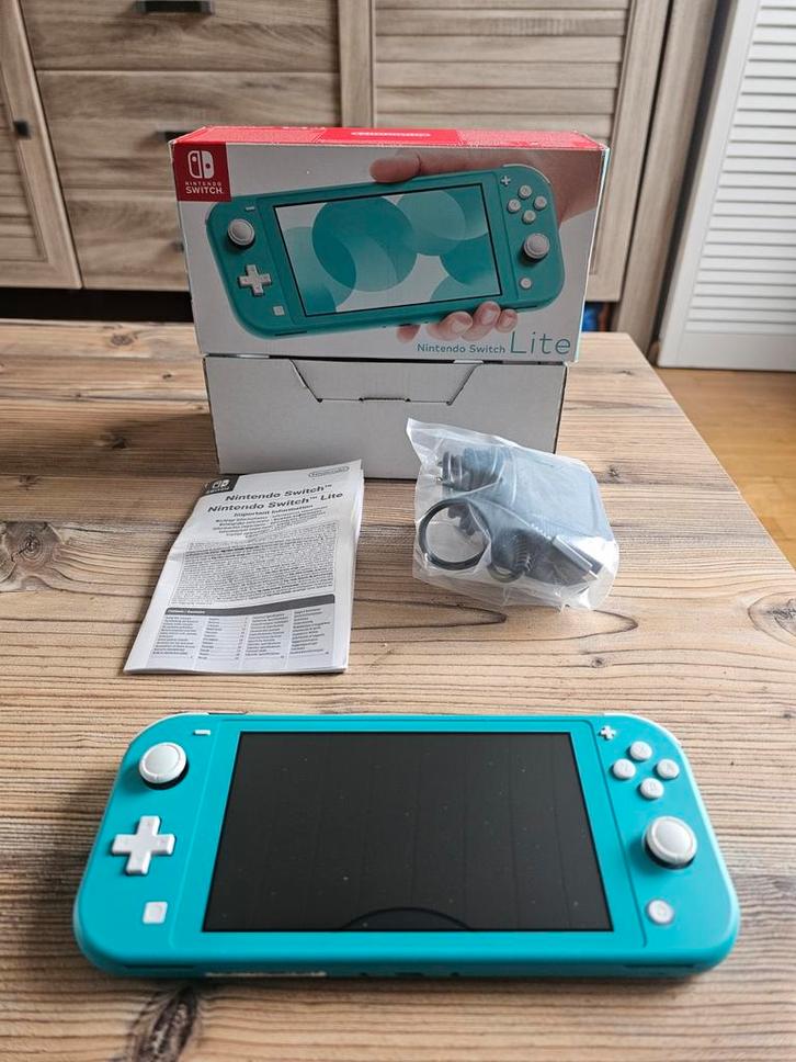 Nintendo Switch Lite Turquoise - Zeer goede staat!, Spelcomputers en Games, Spelcomputers | Nintendo Switch, Zo goed als nieuw
