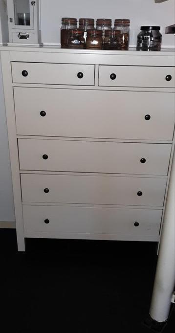 Ladenkast beschikbaar voor biedingen