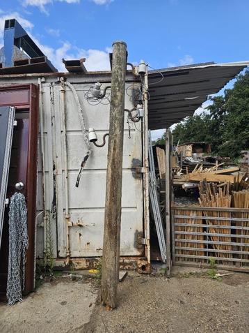 62 - Oude telefoonpaal, bokpaal met porseleinen isolatoren beschikbaar voor biedingen