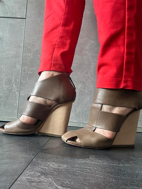 Bruine Damessandalen met Sleehak – Vic Matié, Kleding | Dames, Schoenen, Zo goed als nieuw, Bruin, Ophalen of Verzenden