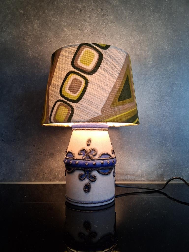 Mooie Strehla E.Germany vintage vaaslamp met vintage kap., Ophalen of Verzenden