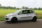 Renault Clio 1.2 16V | Metallic Grijs | Trekhaak | APK 02/26, Voorwielaandrijving, Zwart, 4 cilinders, 1055 kg