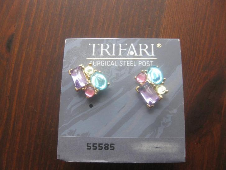 Vintage Trifari oorbellen. Nieuw., Sieraden, Tassen en Uiterlijk, Oorbellen, Nieuw, Knopjes of Stekers, Overige materialen, Goud