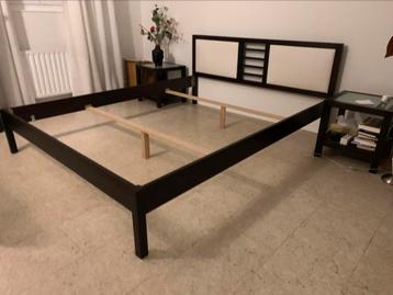Houten bed met 2 nachtkastjes 160x200 cm