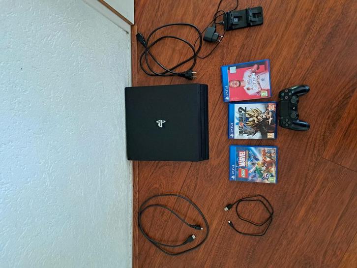 Playstation 4 pro 1 tb, Spelcomputers en Games, Spelcomputers | Sony PlayStation 4, Gebruikt, Pro, 1 TB, Met 1 controller, Met games