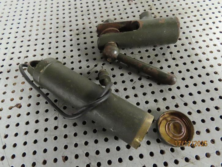 Batterijhouder en Klem Militair UK, Verzamelen, Militaria | Algemeen, Overige soorten, Overige typen, Engeland, Ophalen of Verzenden