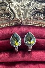 Zilveren oorbellen met groene steen, Sieraden, Tassen en Uiterlijk, Oorbellen, Hangers, Ophalen of Verzenden, Zo goed als nieuw