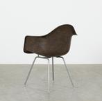 Eames armstoel DAR met fiberglass kuip bruin Herman Miller, Huis en Inrichting, Stoelen, Ophalen, Gebruikt, Bruin, Eén