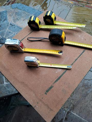 te koop 2  verschillende type meet banden  en  rol maten  beschikbaar voor biedingen