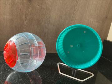 Hamster bal en looprad beschikbaar voor biedingen