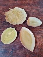 4 groene presenteer schaaltjes leuk voor nootjes of tapas, Ophalen of Verzenden, Zo goed als nieuw, Overige stijlen, Schaal of Schalen