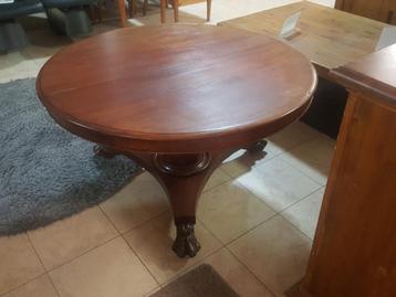 Mooie Antieke Ronde Salontafel. beschikbaar voor biedingen