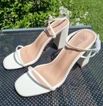 Nieuw: Boohoo witte pumps blokhak sandalen  maat 39, Nieuw, Ophalen of Verzenden, Wit, Boohoo