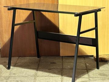 Bureau - bijzettafel zwart metaal en glas beschikbaar voor biedingen