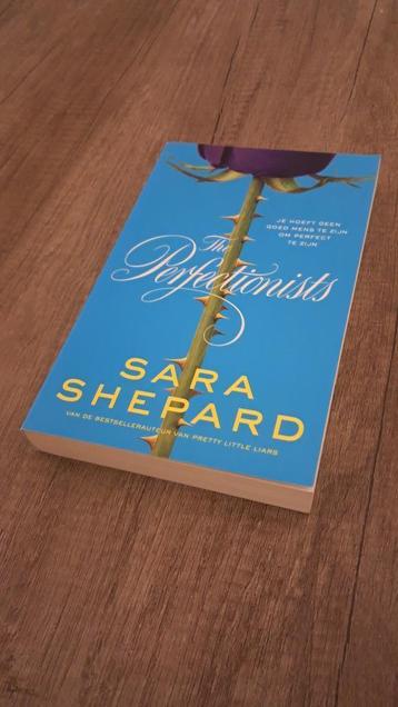 Sara Shephard - the perfectionist (nl) beschikbaar voor biedingen