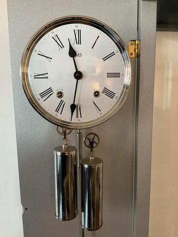 Klok Ams klok beschikbaar voor biedingen