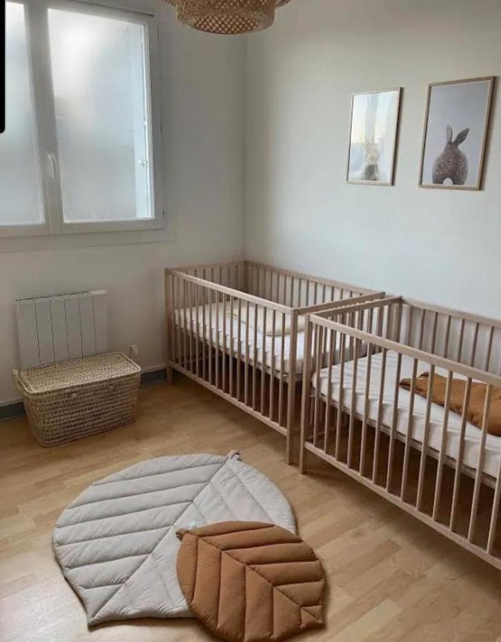 2 Houten Ledikantjes, Kinderen en Baby's, Babywiegjes en Ledikanten, Ledikant, Ophalen of Verzenden