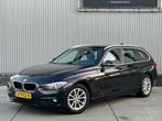BMW 3-serie Touring 318i Essential, Navi, Clima, Cruise, NAP, 1445 kg, Zwart, Origineel Nederlands, 19 km/l
