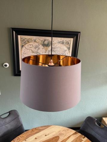 Grijze hanglamp (50cm) met koper fitting en binnenzijde. beschikbaar voor biedingen