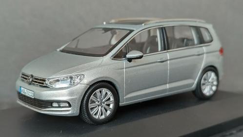 Volkswagen VW Touran 1:43 Norev Pol, Hobby en Vrije tijd, Modelauto's | 1:43, Zo goed als nieuw, Auto, Norev, Verzenden