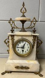 Antieke klok met 2 bijbehorende kandelaars - natuursteen, Ophalen