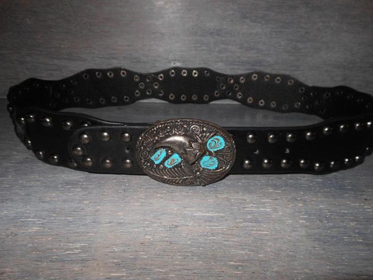 Mooie zwarte leren riem met klinknagels en een ovale buckle, Kleding | Dames, Riemen en Ceinturen, Nieuw, 90 tot 100 cm, 5 cm of meer