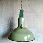 Vintage groene emaille industriële hanglampen Sovjet-Unie., Ophalen of Verzenden, Zo goed als nieuw, Minder dan 50 cm