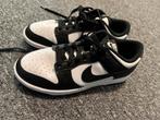 Nike Dunk Low ‘Panda’ – maat 37.5 – bijna nieuw, Ophalen of Verzenden, Zo goed als nieuw, Zwart, Sneakers of Gympen