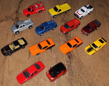 MAISTO Auto's 13 stuks - 1/64 beschikbaar voor biedingen
