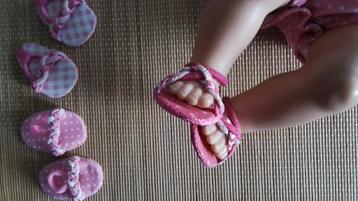 Poppenkleertjes     OPEN SCHOENTJES    decemberprijsje beschikbaar voor biedingen